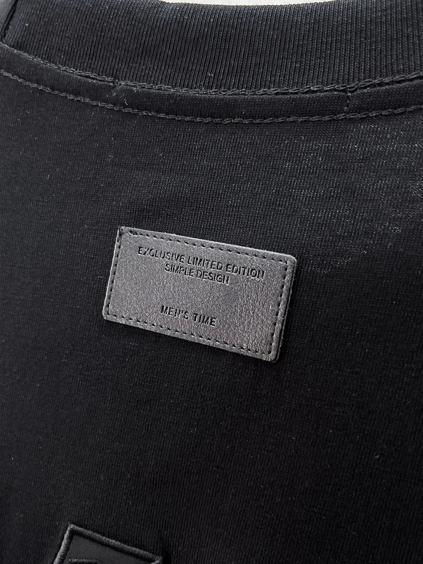 Balenciaga's high-end top-quality products 🐮2026 Spring and Summer New Arrival first counter, the latest New Arrival short-sleeved round neck T-shirt, Premium customized design, avant-garde and fashionable! Brand logo heavy craftsmanship design Premium customized 260g fabric. Soft to the touch. Comfortable to wear. Counter-level exquisite stitching. Fine workmanship. The upper body effect is incomparably handsome! A must-have item for men and women with the same style! Sizes: S~XXL When placing an order, please state your height and weight. The maximum wearing size is 210 pounds (one size larger)
